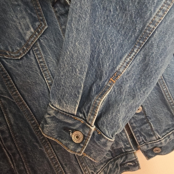 Abercrombie & Fitch Ovetsized Blue Denim Jacket - Picture 4 of 7